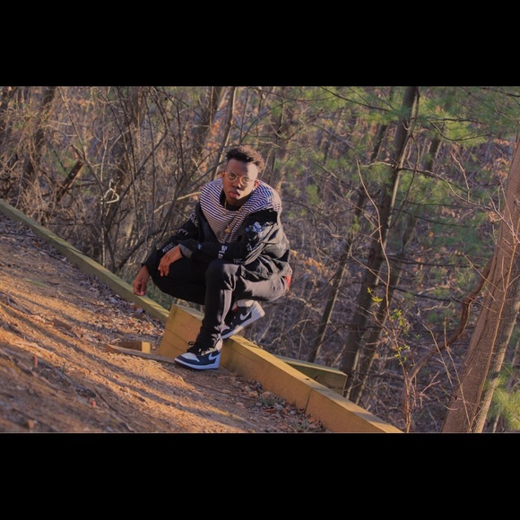 Meet your Posher, Trendy - Picture 1 of 2